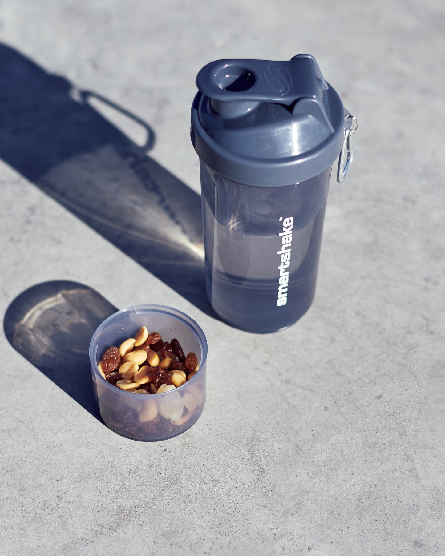 slim-stormy-gray-y5 Smartshake_Slim_gray_lifestyle.jpg