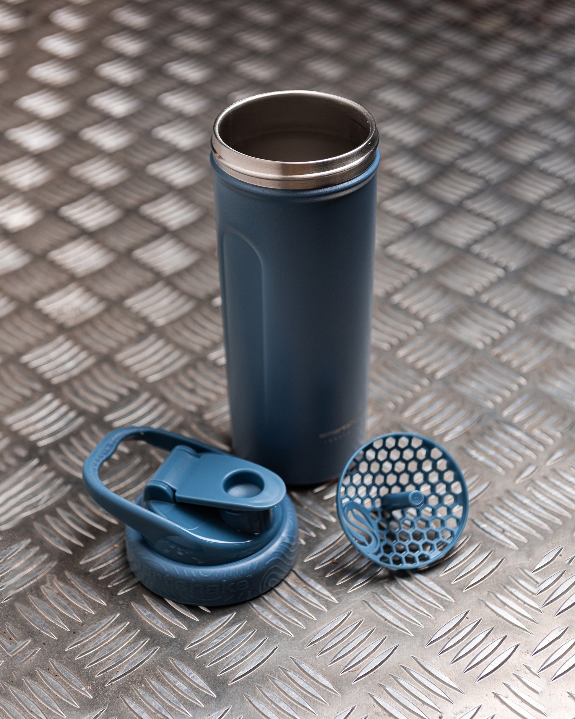 insulated-steel-shaker-faded-blue-f2 Smartshake_Insulated_Steel_Faded_Blue_Lifestyle.jpg