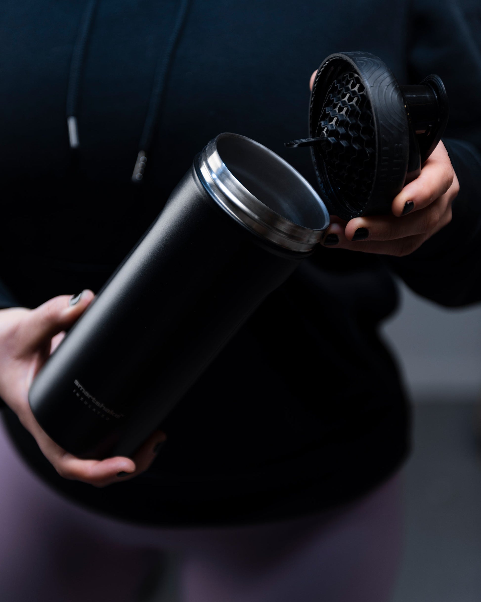insulated-steel-shaker-black-f2 Smartshake_Insulated_Steel_lifestyle.jpg