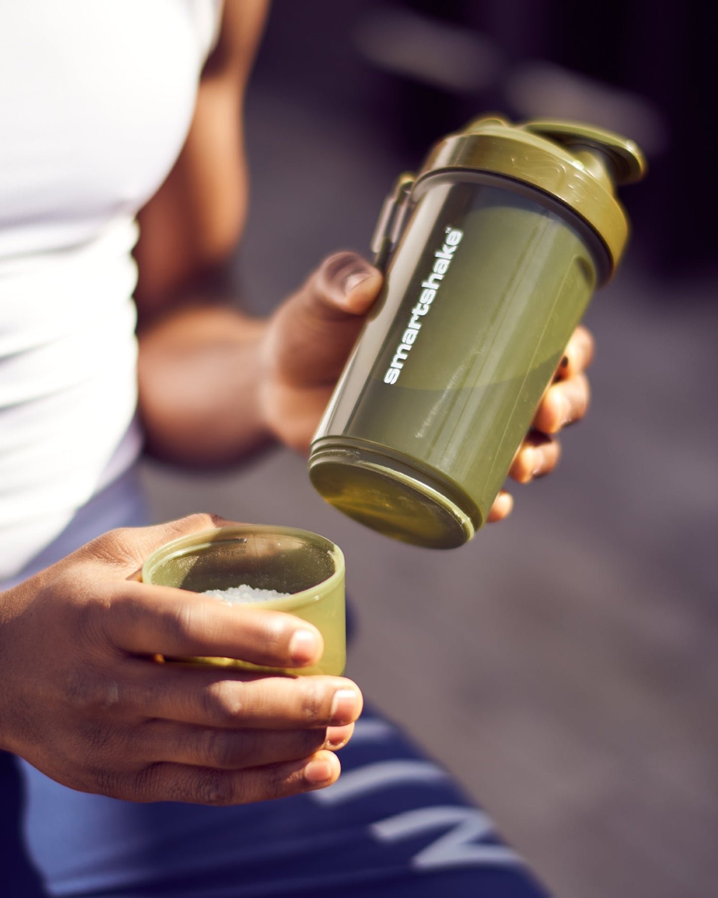 original2go-one-army-green-w6 Smartshake_O2Go_Army_green_lifestyle.jpg
