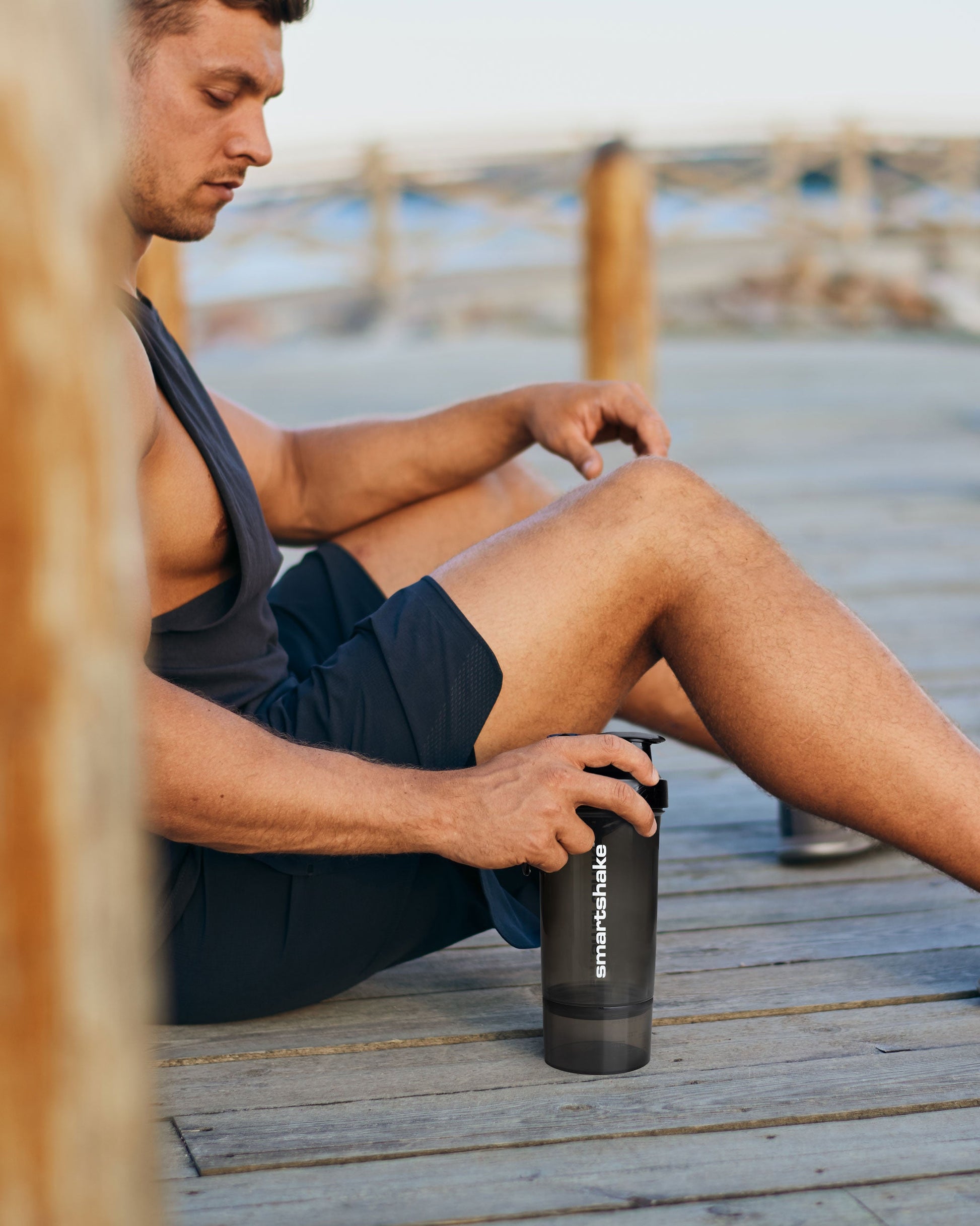 original2go-one-gunsmoke-black-s2 Smartshake_Original2Go-ONE-Gunsmoke-Black_lifestyle2.jpg