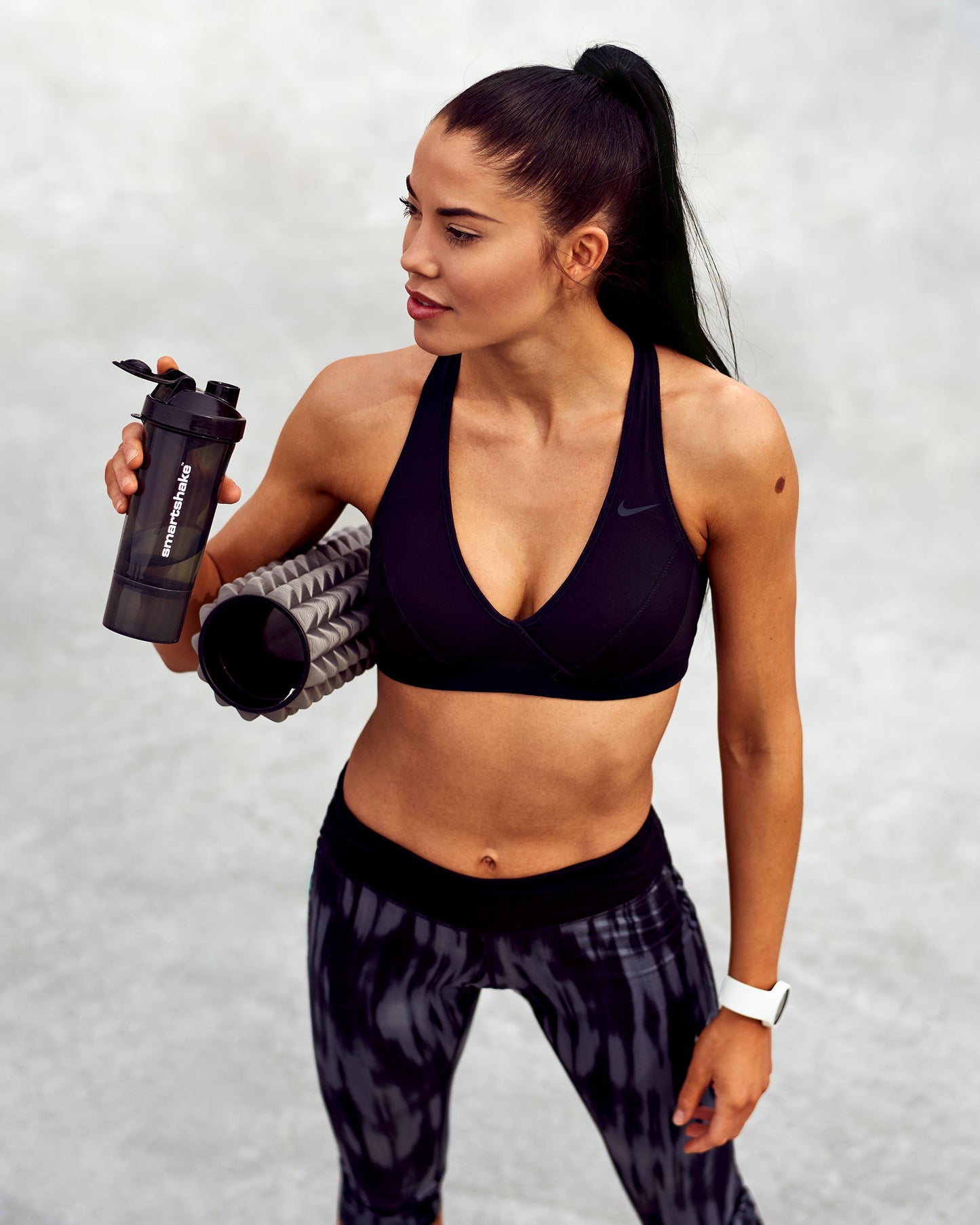 slim-black-m7 Smartshake_Slim_black_lifestyle.jpg